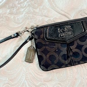 Small Coach Signature Wristlet Black